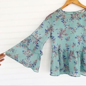 Arizona Jean Company Green Blouse with Bell Sleeves and Ruffled Peplum